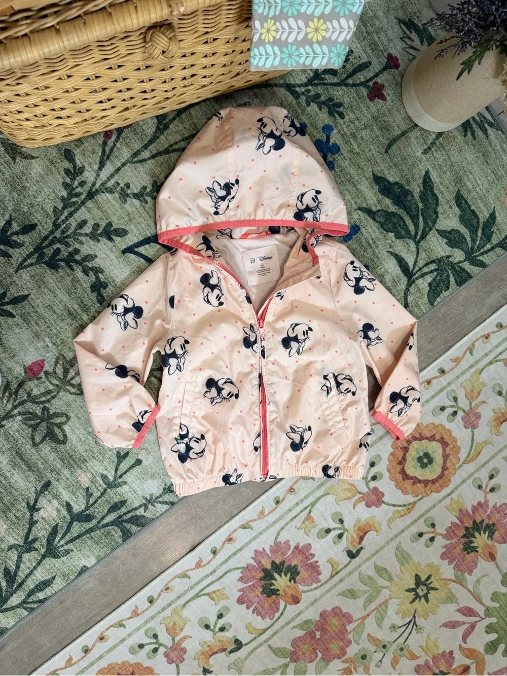 Gap Minnie Mouse Windbuster Size 4T Toddler girls Light Jacket Gap Disney Rain